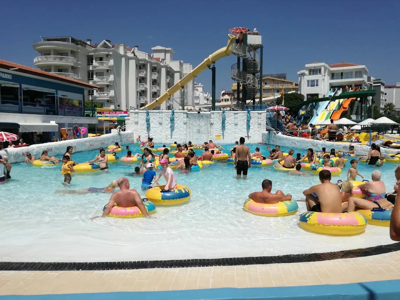 Atlantis Waterpark — 3/4