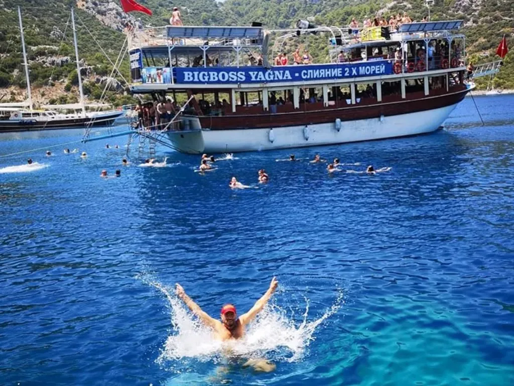 Big Boss Yağna Boat Trip — 2/3