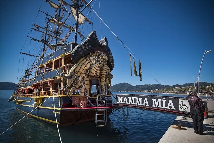 Mamma Mia Pirate Boat — 3/5